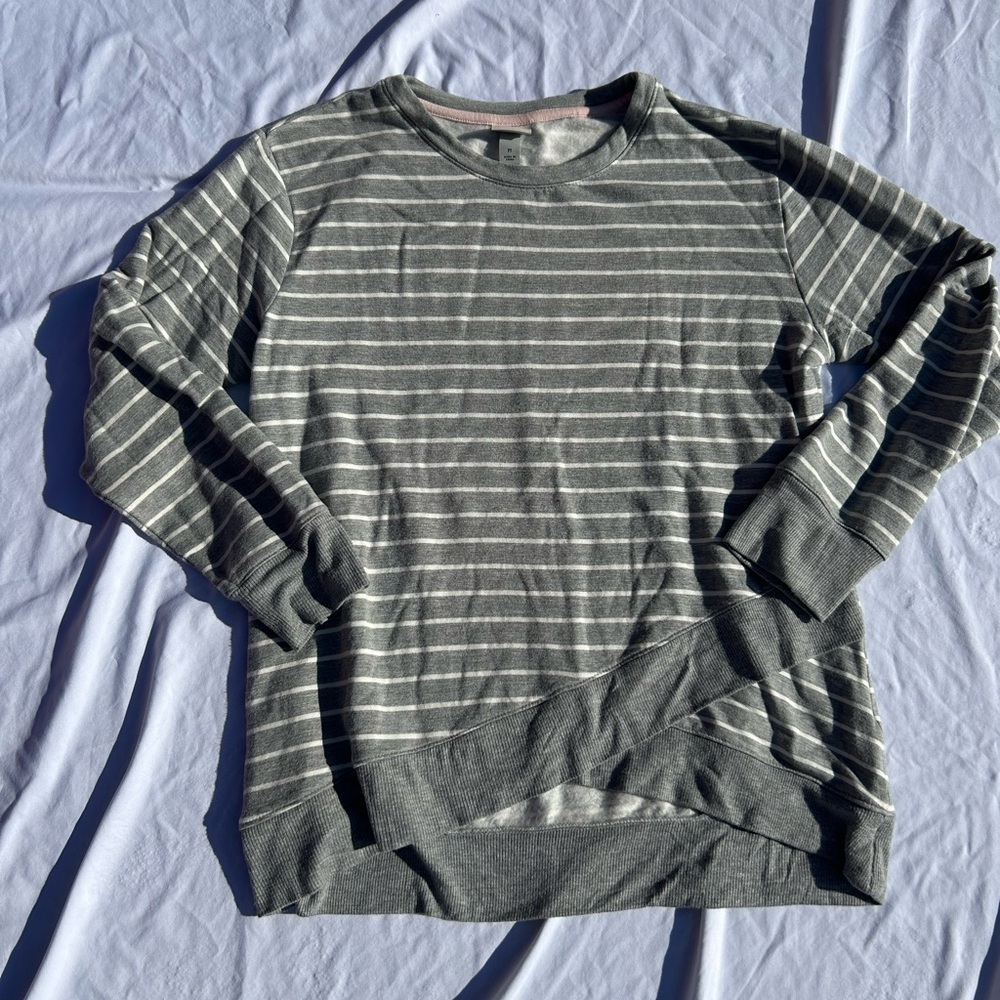 a new day Gray Striped Long Sleeve Sweatshirt casual size medium 0011